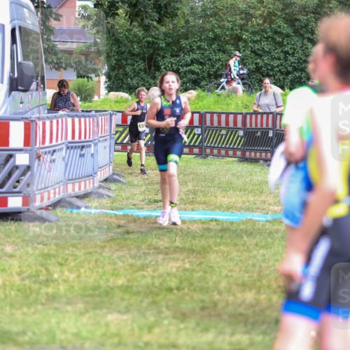 21.06.2026 - 29. Vierlanden-Triathlon Andreas Tolksdorf http://msf.ph/oto/9917625 21.06.2026 15:13:58 Ziel 1320, 1335 meine-sportfotos.de