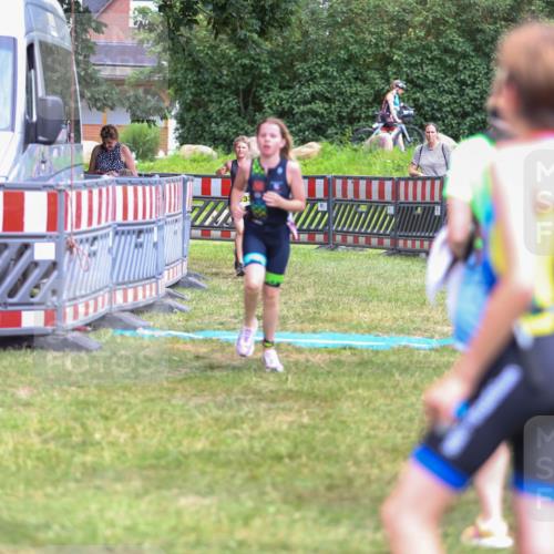 21.06.2026 - 29. Vierlanden-Triathlon Andreas Tolksdorf http://msf.ph/oto/9917631 21.06.2026 15:13:58 Ziel 1320, 1335 meine-sportfotos.de