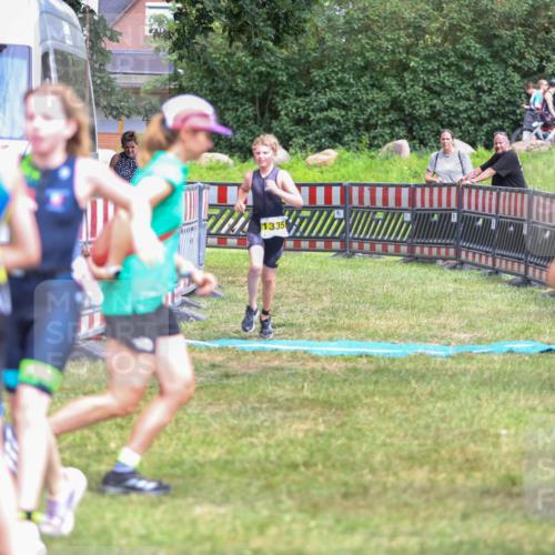21.06.2026 - 29. Vierlanden-Triathlon Andreas Tolksdorf http://msf.ph/oto/9917639 21.06.2026 15:14:01 Ziel 1320, 1335 meine-sportfotos.de