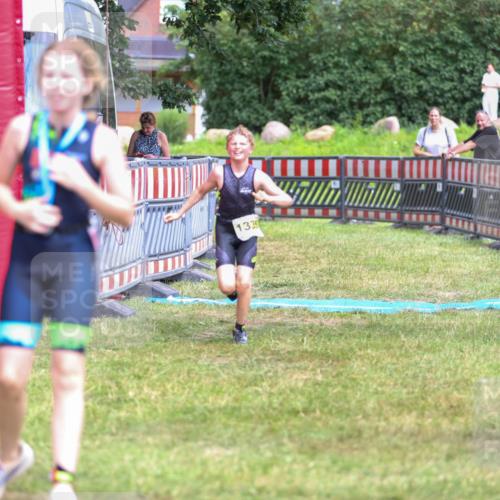 21.06.2026 - 29. Vierlanden-Triathlon Andreas Tolksdorf http://msf.ph/oto/9917647 21.06.2026 15:14:02 Ziel 1320, 1335 meine-sportfotos.de