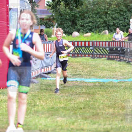 21.06.2026 - 29. Vierlanden-Triathlon Andreas Tolksdorf http://msf.ph/oto/9917652 21.06.2026 15:14:02 Ziel 1320, 1335 meine-sportfotos.de