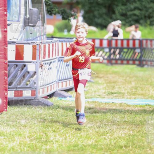 21.06.2026 - 29. Vierlanden-Triathlon Andreas Tolksdorf http://msf.ph/oto/9917681 21.06.2026 15:14:20 Ziel 1295 meine-sportfotos.de