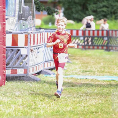 21.06.2026 - 29. Vierlanden-Triathlon Andreas Tolksdorf http://msf.ph/oto/9917682 21.06.2026 15:14:20 Ziel 1295 meine-sportfotos.de