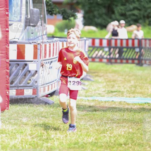 21.06.2026 - 29. Vierlanden-Triathlon Andreas Tolksdorf http://msf.ph/oto/9917686 21.06.2026 15:14:20 Ziel 1295 meine-sportfotos.de