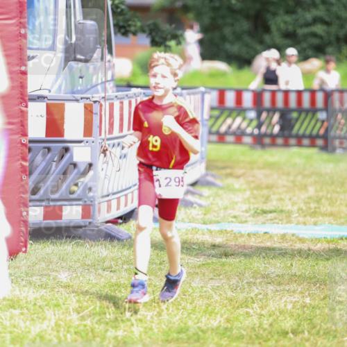 21.06.2026 - 29. Vierlanden-Triathlon Andreas Tolksdorf http://msf.ph/oto/9917688 21.06.2026 15:14:20 Ziel 1295 meine-sportfotos.de
