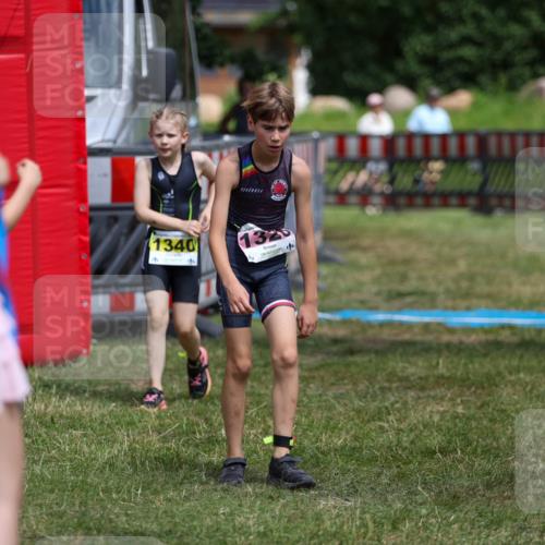 21.06.2026 - 29. Vierlanden-Triathlon Andreas Tolksdorf http://msf.ph/oto/9917729 21.06.2026 15:14:48 Ziel 1266, 1340 meine-sportfotos.de
