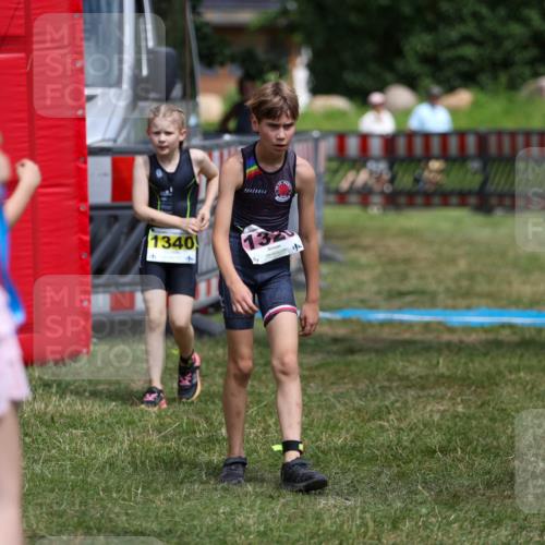 21.06.2026 - 29. Vierlanden-Triathlon Andreas Tolksdorf http://msf.ph/oto/9917730 21.06.2026 15:14:48 Ziel 1266, 1340 meine-sportfotos.de