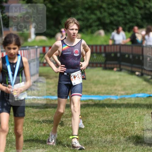 21.06.2026 - 29. Vierlanden-Triathlon Andreas Tolksdorf http://msf.ph/oto/9917768 21.06.2026 15:15:25 Ziel 1236, 1269, 1294, 1309 meine-sportfotos.de