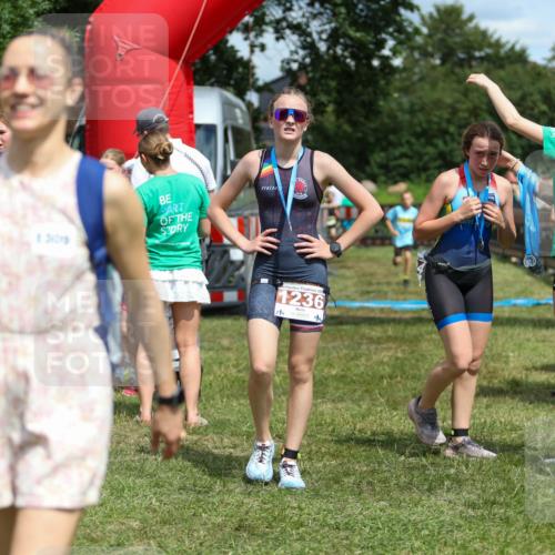 21.06.2026 - 29. Vierlanden-Triathlon Andreas Tolksdorf http://msf.ph/oto/9917795 21.06.2026 15:15:36 Ziel 1294, 1336, 1351 meine-sportfotos.de