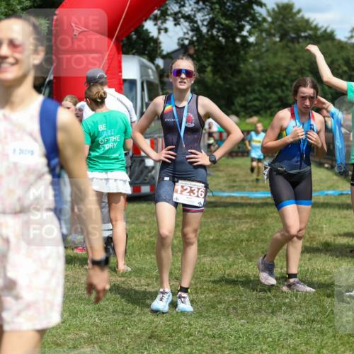 21.06.2026 - 29. Vierlanden-Triathlon Andreas Tolksdorf http://msf.ph/oto/9917796 21.06.2026 15:15:37 Ziel 1294, 1336, 1351 meine-sportfotos.de