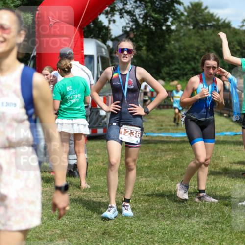 21.06.2026 - 29. Vierlanden-Triathlon Andreas Tolksdorf http://msf.ph/oto/9917797 21.06.2026 15:15:37 Ziel 1294, 1336, 1351 meine-sportfotos.de