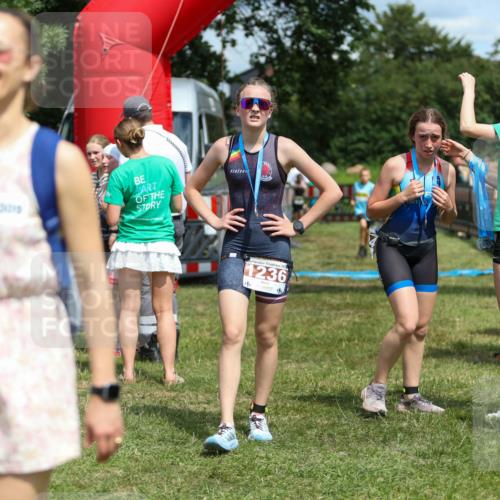 21.06.2026 - 29. Vierlanden-Triathlon Andreas Tolksdorf http://msf.ph/oto/9917798 21.06.2026 15:15:37 Ziel 1294, 1336, 1351 meine-sportfotos.de