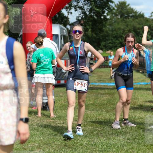 21.06.2026 - 29. Vierlanden-Triathlon Andreas Tolksdorf http://msf.ph/oto/9917799 21.06.2026 15:15:37 Ziel 1294, 1336, 1351 meine-sportfotos.de