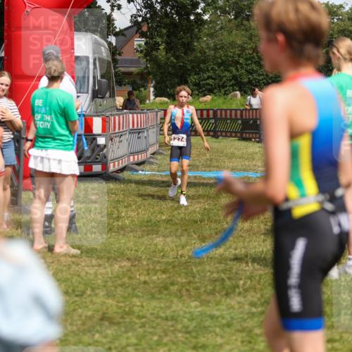 21.06.2026 - 29. Vierlanden-Triathlon Andreas Tolksdorf http://msf.ph/oto/9917827 21.06.2026 15:15:55 Ziel 1274, 1339, 1347 meine-sportfotos.de