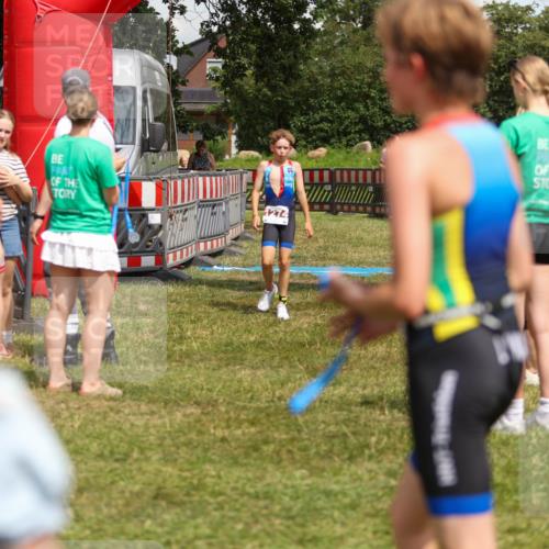 21.06.2026 - 29. Vierlanden-Triathlon Andreas Tolksdorf http://msf.ph/oto/9917828 21.06.2026 15:15:55 Ziel 1274, 1339, 1347 meine-sportfotos.de