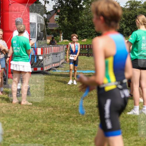 21.06.2026 - 29. Vierlanden-Triathlon Andreas Tolksdorf http://msf.ph/oto/9917830 21.06.2026 15:15:55 Ziel 1274, 1339, 1347 meine-sportfotos.de