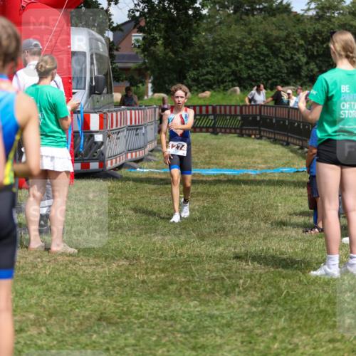 21.06.2026 - 29. Vierlanden-Triathlon Andreas Tolksdorf http://msf.ph/oto/9917833 21.06.2026 15:15:56 Ziel 1274, 1339, 1347 meine-sportfotos.de