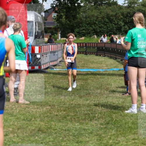 21.06.2026 - 29. Vierlanden-Triathlon Andreas Tolksdorf http://msf.ph/oto/9917835 21.06.2026 15:15:56 Ziel 1274, 1339, 1347 meine-sportfotos.de