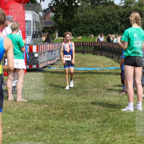 21.06.2026 - 29. Vierlanden-Triathlon Andreas Tolksdorf http://msf.ph/oto/9917836 21.06.2026 15:15:56 Ziel 1274, 1339, 1347 meine-sportfotos.de