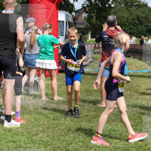 21.06.2026 - 29. Vierlanden-Triathlon Andreas Tolksdorf http://msf.ph/oto/9917837 21.06.2026 15:16:12 Ziel 247 meine-sportfotos.de