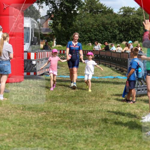 21.06.2026 - 29. Vierlanden-Triathlon Andreas Tolksdorf http://msf.ph/oto/9917847 21.06.2026 15:16:23 Ziel 247 meine-sportfotos.de