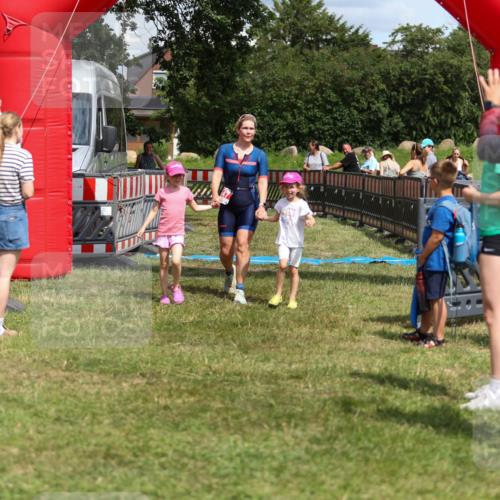 21.06.2026 - 29. Vierlanden-Triathlon Andreas Tolksdorf http://msf.ph/oto/9917850 21.06.2026 15:16:23 Ziel 247 meine-sportfotos.de