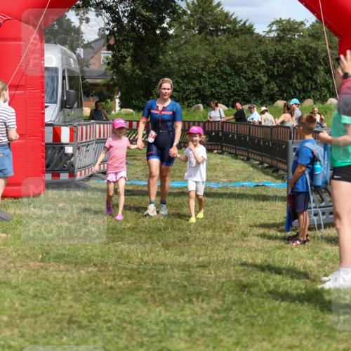 21.06.2026 - 29. Vierlanden-Triathlon Andreas Tolksdorf http://msf.ph/oto/9917855 21.06.2026 15:16:23 Ziel 247 meine-sportfotos.de