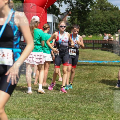 21.06.2026 - 29. Vierlanden-Triathlon Andreas Tolksdorf http://msf.ph/oto/9917943 21.06.2026 15:18:07 Ziel 1242, 1243, 1277, 1279 meine-sportfotos.de