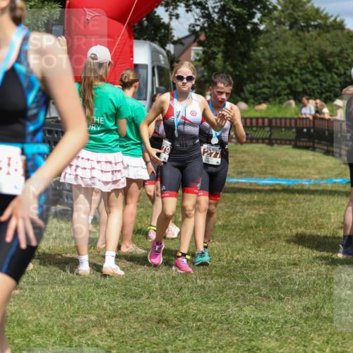 21.06.2026 - 29. Vierlanden-Triathlon Andreas Tolksdorf http://msf.ph/oto/9917945 21.06.2026 15:18:07 Ziel 1242, 1243, 1277, 1279 meine-sportfotos.de