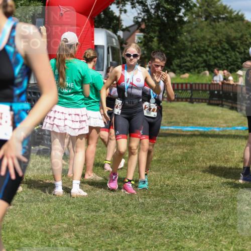 21.06.2026 - 29. Vierlanden-Triathlon Andreas Tolksdorf http://msf.ph/oto/9917946 21.06.2026 15:18:07 Ziel 1242, 1243, 1277, 1279 meine-sportfotos.de