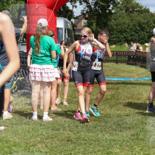 21.06.2026 - 29. Vierlanden-Triathlon Andreas Tolksdorf http://msf.ph/oto/9917952 21.06.2026 15:18:08 Ziel 1243, 1277, 1279 meine-sportfotos.de
