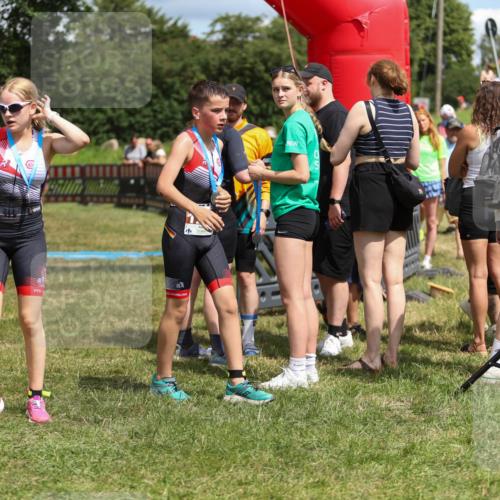 21.06.2026 - 29. Vierlanden-Triathlon Andreas Tolksdorf http://msf.ph/oto/9917957 21.06.2026 15:18:09 Ziel 1243, 1277, 1278 meine-sportfotos.de