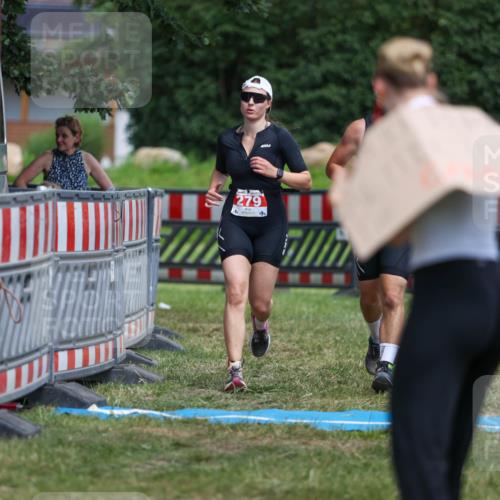 21.06.2026 - 29. Vierlanden-Triathlon Andreas Tolksdorf http://msf.ph/oto/9918056 21.06.2026 15:22:19 Ziel 105, 279 meine-sportfotos.de