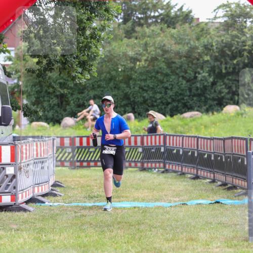 21.06.2026 - 29. Vierlanden-Triathlon Andreas Tolksdorf http://msf.ph/oto/9918102 21.06.2026 11:47:34 Ziel 355 meine-sportfotos.de