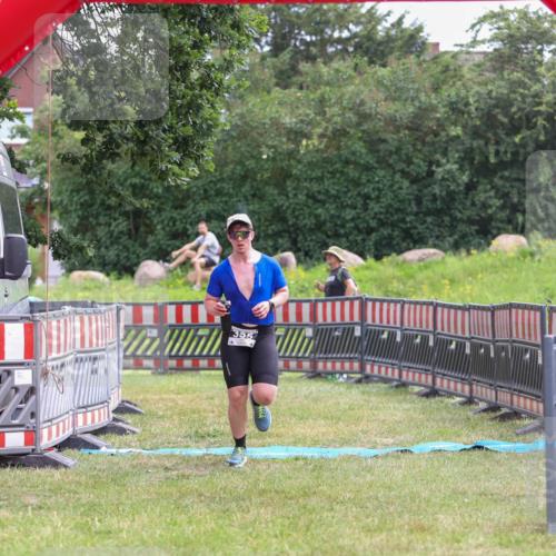 21.06.2026 - 29. Vierlanden-Triathlon Andreas Tolksdorf http://msf.ph/oto/9918104 21.06.2026 11:47:34 Ziel 355 meine-sportfotos.de