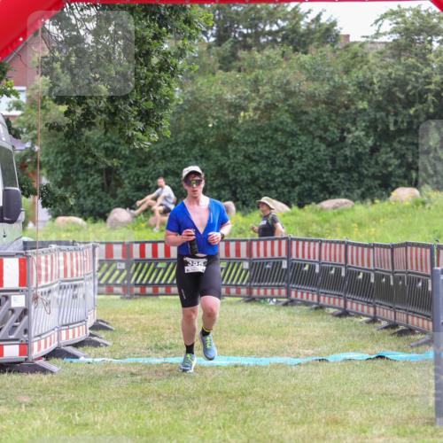 21.06.2026 - 29. Vierlanden-Triathlon Andreas Tolksdorf http://msf.ph/oto/9918105 21.06.2026 11:47:34 Ziel 355 meine-sportfotos.de