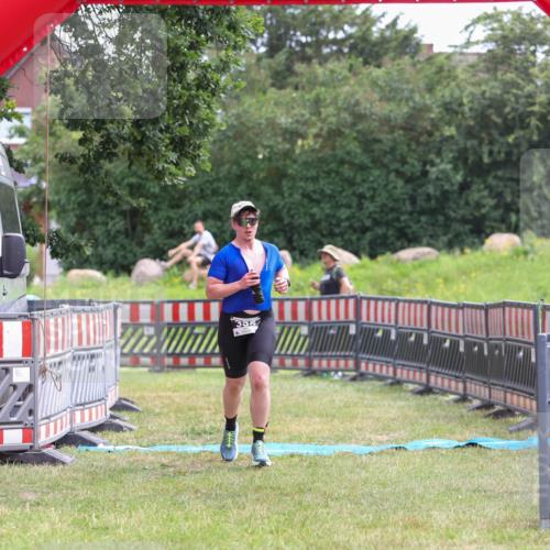 21.06.2026 - 29. Vierlanden-Triathlon Andreas Tolksdorf http://msf.ph/oto/9918106 21.06.2026 11:47:34 Ziel 355 meine-sportfotos.de