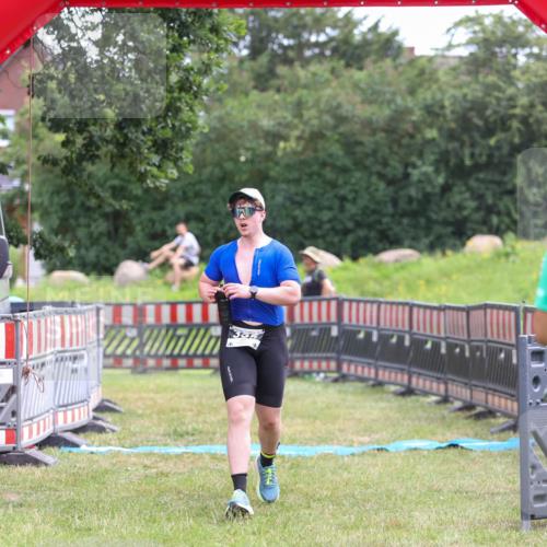 21.06.2026 - 29. Vierlanden-Triathlon Andreas Tolksdorf http://msf.ph/oto/9918112 21.06.2026 11:47:35 Ziel 355 meine-sportfotos.de