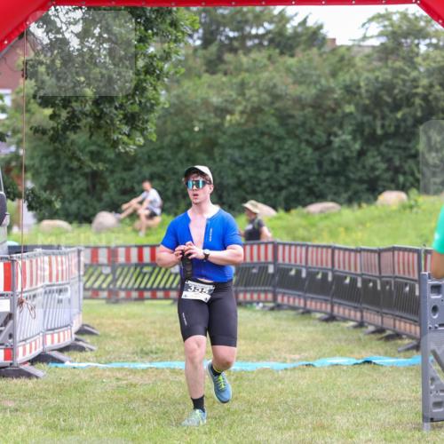 21.06.2026 - 29. Vierlanden-Triathlon Andreas Tolksdorf http://msf.ph/oto/9918115 21.06.2026 11:47:35 Ziel 355 meine-sportfotos.de