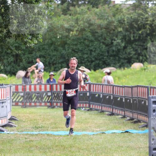 21.06.2026 - 29. Vierlanden-Triathlon Andreas Tolksdorf http://msf.ph/oto/9918123 21.06.2026 11:47:53 Ziel 204 meine-sportfotos.de