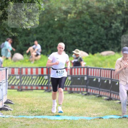 21.06.2026 - 29. Vierlanden-Triathlon Andreas Tolksdorf http://msf.ph/oto/9918177 21.06.2026 11:49:29 Ziel 580 meine-sportfotos.de