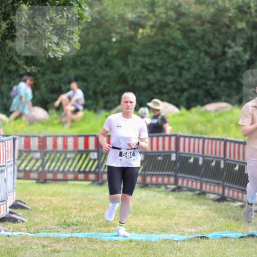 21.06.2026 - 29. Vierlanden-Triathlon Andreas Tolksdorf http://msf.ph/oto/9918179 21.06.2026 11:49:29 Ziel 580 meine-sportfotos.de