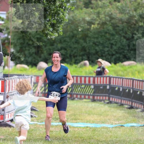 21.06.2026 - 29. Vierlanden-Triathlon Andreas Tolksdorf http://msf.ph/oto/9918222 21.06.2026 11:50:33 Ziel 482 meine-sportfotos.de