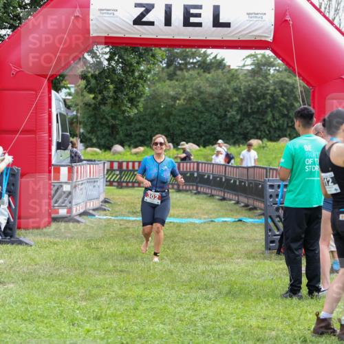 21.06.2026 - 29. Vierlanden-Triathlon Andreas Tolksdorf http://msf.ph/oto/9918317 21.06.2026 11:52:19 Ziel 302 meine-sportfotos.de