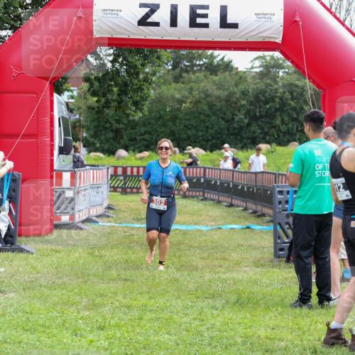 21.06.2026 - 29. Vierlanden-Triathlon Andreas Tolksdorf http://msf.ph/oto/9918318 21.06.2026 11:52:19 Ziel 302 meine-sportfotos.de