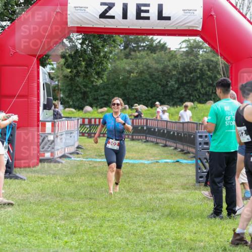 21.06.2026 - 29. Vierlanden-Triathlon Andreas Tolksdorf http://msf.ph/oto/9918321 21.06.2026 11:52:19 Ziel 302 meine-sportfotos.de