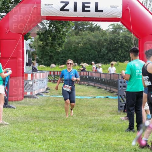 21.06.2026 - 29. Vierlanden-Triathlon Andreas Tolksdorf http://msf.ph/oto/9918323 21.06.2026 11:52:19 Ziel 302 meine-sportfotos.de