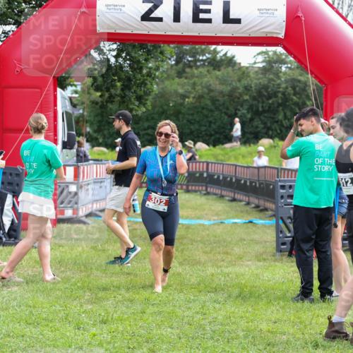 21.06.2026 - 29. Vierlanden-Triathlon Andreas Tolksdorf http://msf.ph/oto/9918330 21.06.2026 11:52:23 Ziel  meine-sportfotos.de
