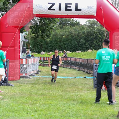 21.06.2026 - 29. Vierlanden-Triathlon Andreas Tolksdorf http://msf.ph/oto/9918336 21.06.2026 11:52:37 Ziel 551 meine-sportfotos.de