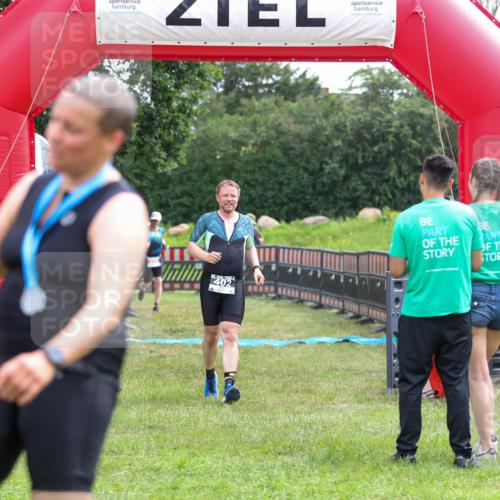 21.06.2026 - 29. Vierlanden-Triathlon Andreas Tolksdorf http://msf.ph/oto/9918347 21.06.2026 11:52:52 Ziel 213, 402 meine-sportfotos.de